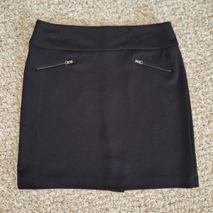 Darjoni knit short skirt with decorative zipper pockets size 6